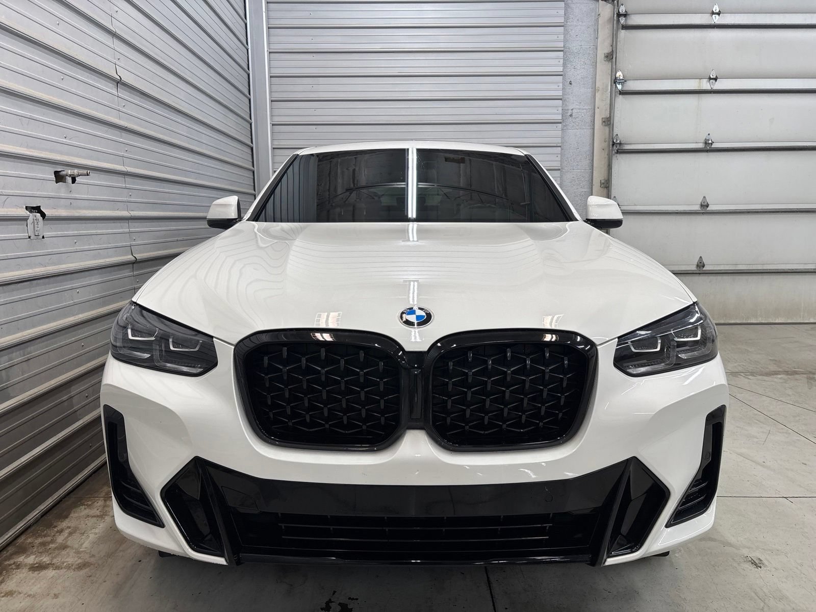 Used 2023 BMW X4 xDrive30i w/ M Sport Package AWD/4WD image 2