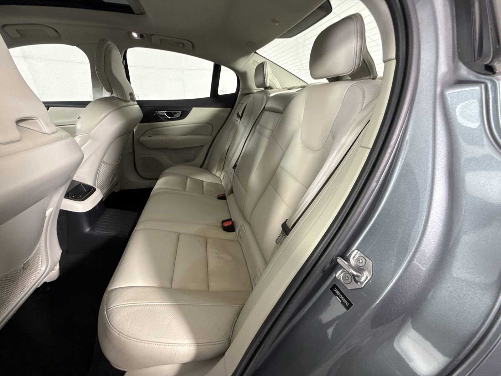 Used 2021 Volvo S60 T8 R-Design Expression image 28