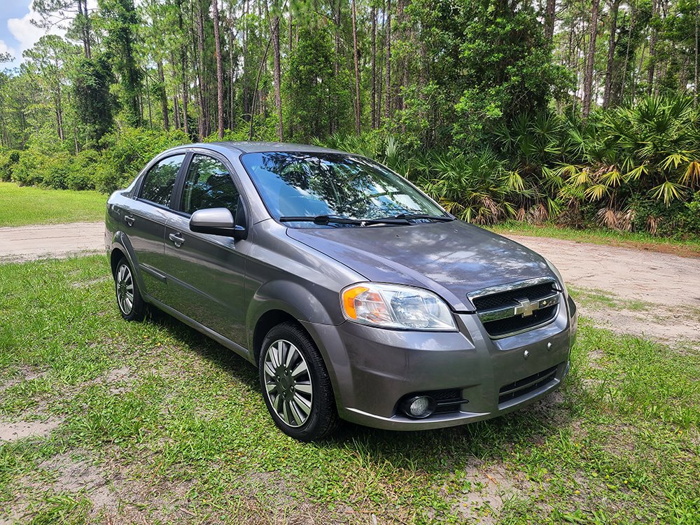 Used 2011 Chevrolet Aveo LT w/ LPO, Bodyside Molding Package FWD image 3