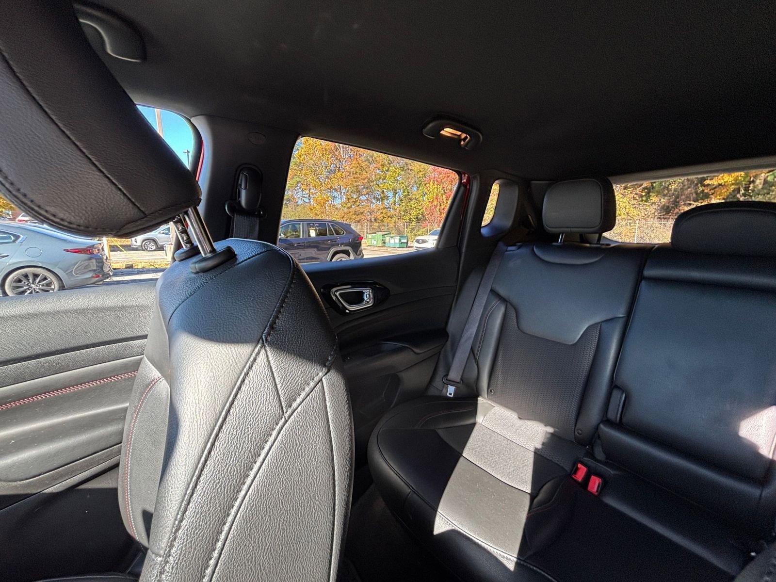 Used 2025 Jeep Compass Trailhawk image 39