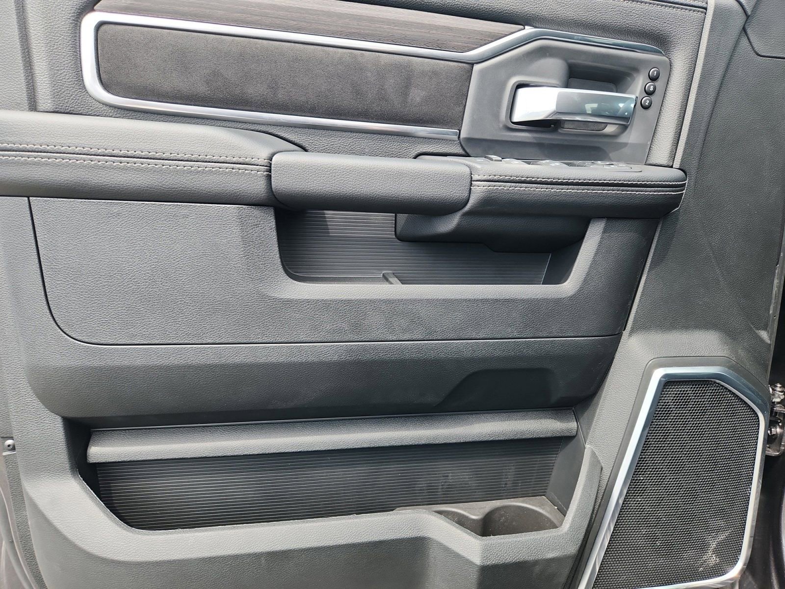 New 2026 RAM 2500 Laramie AWD/4WD image 19