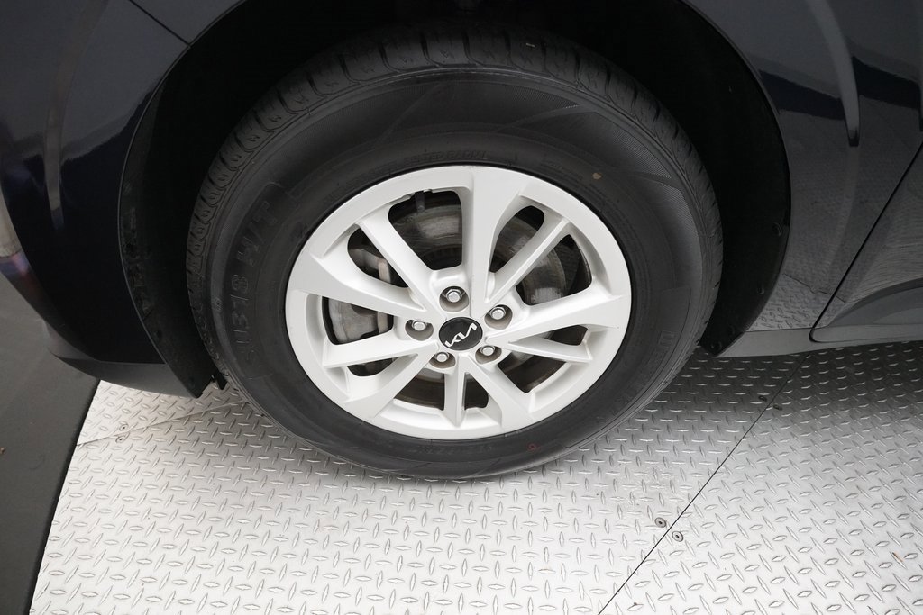 Certified 2024 Kia Carnival LX image 27