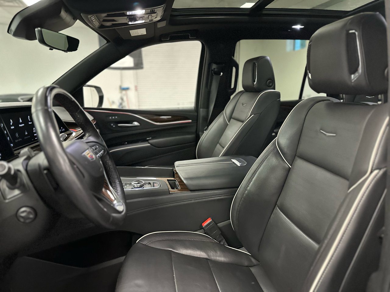 Used 2023 Cadillac Escalade Premium Luxury w/ Performance Package image 13