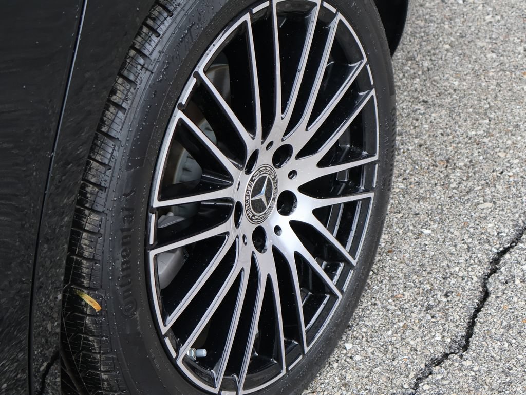 Used 2025 Mercedes-Benz C 300 4MATIC Sedan image 43