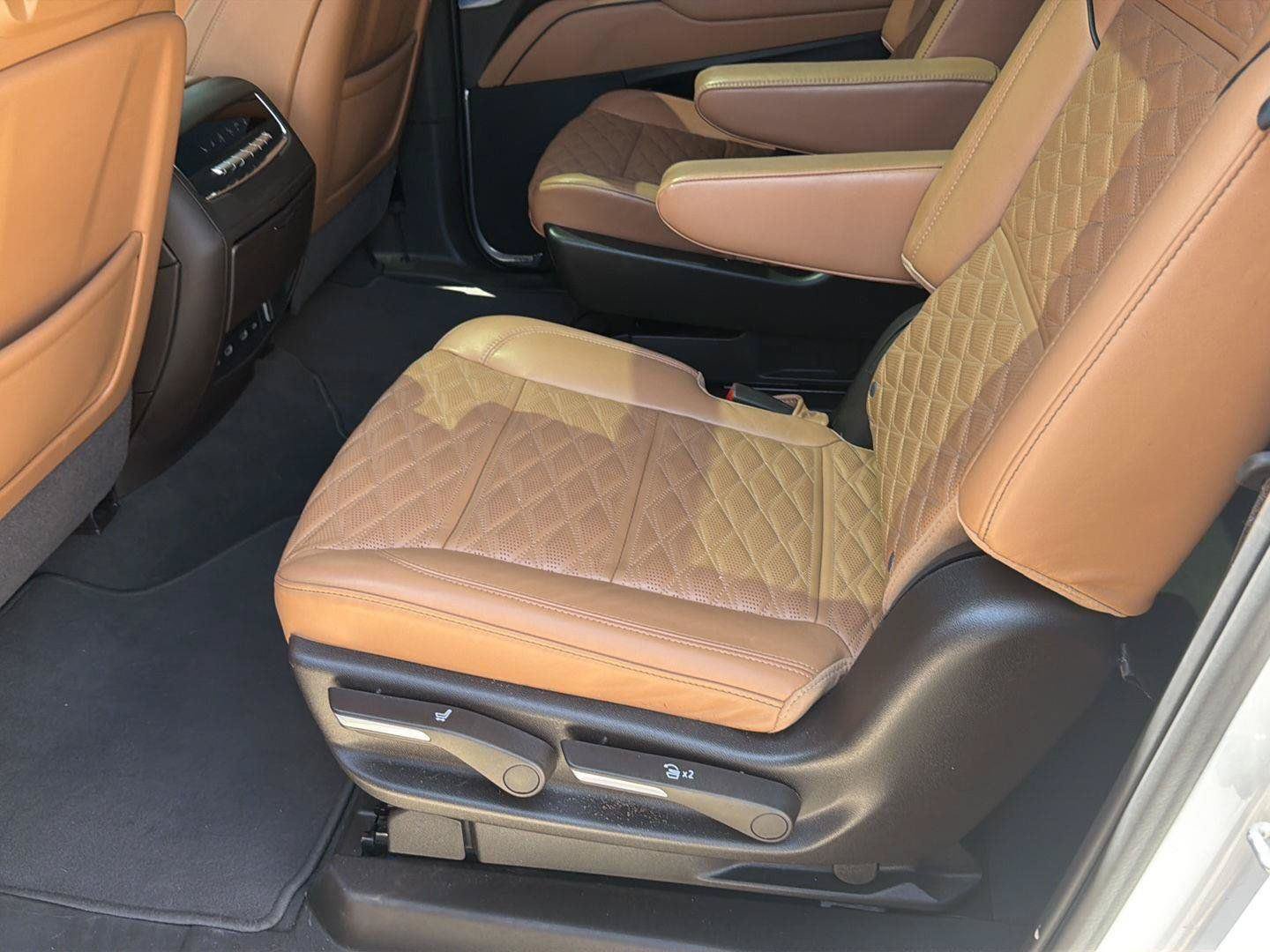 Used 2024 Cadillac Escalade ESV Sport w/ Touring Package AWD/4WD image 16