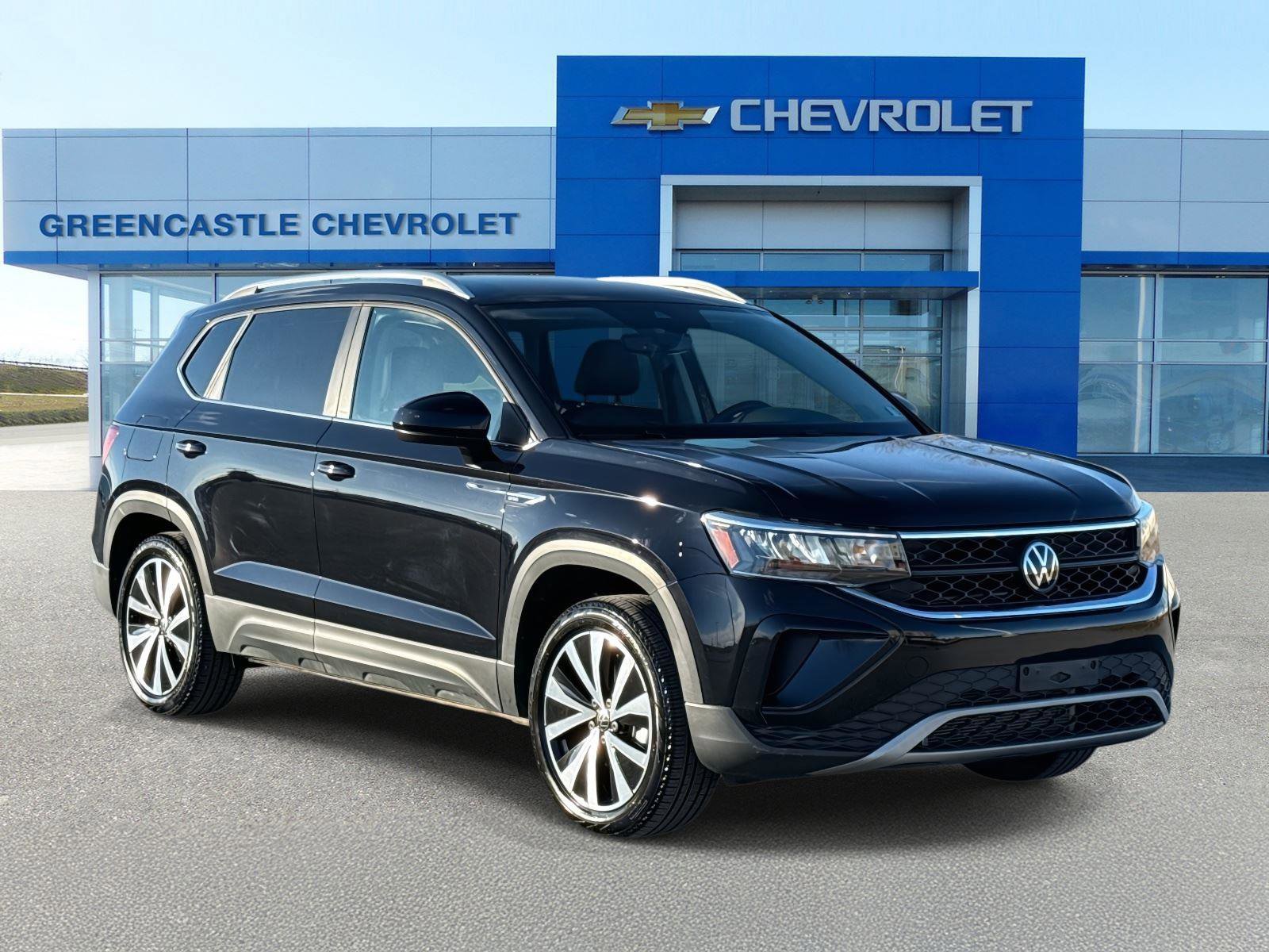 Used 2023 Volkswagen Taos SE image 1