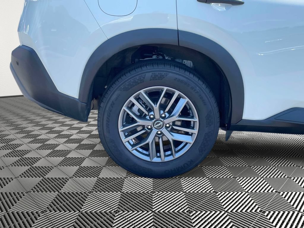 Used 2023 Nissan Rogue S AWD/4WD image 7