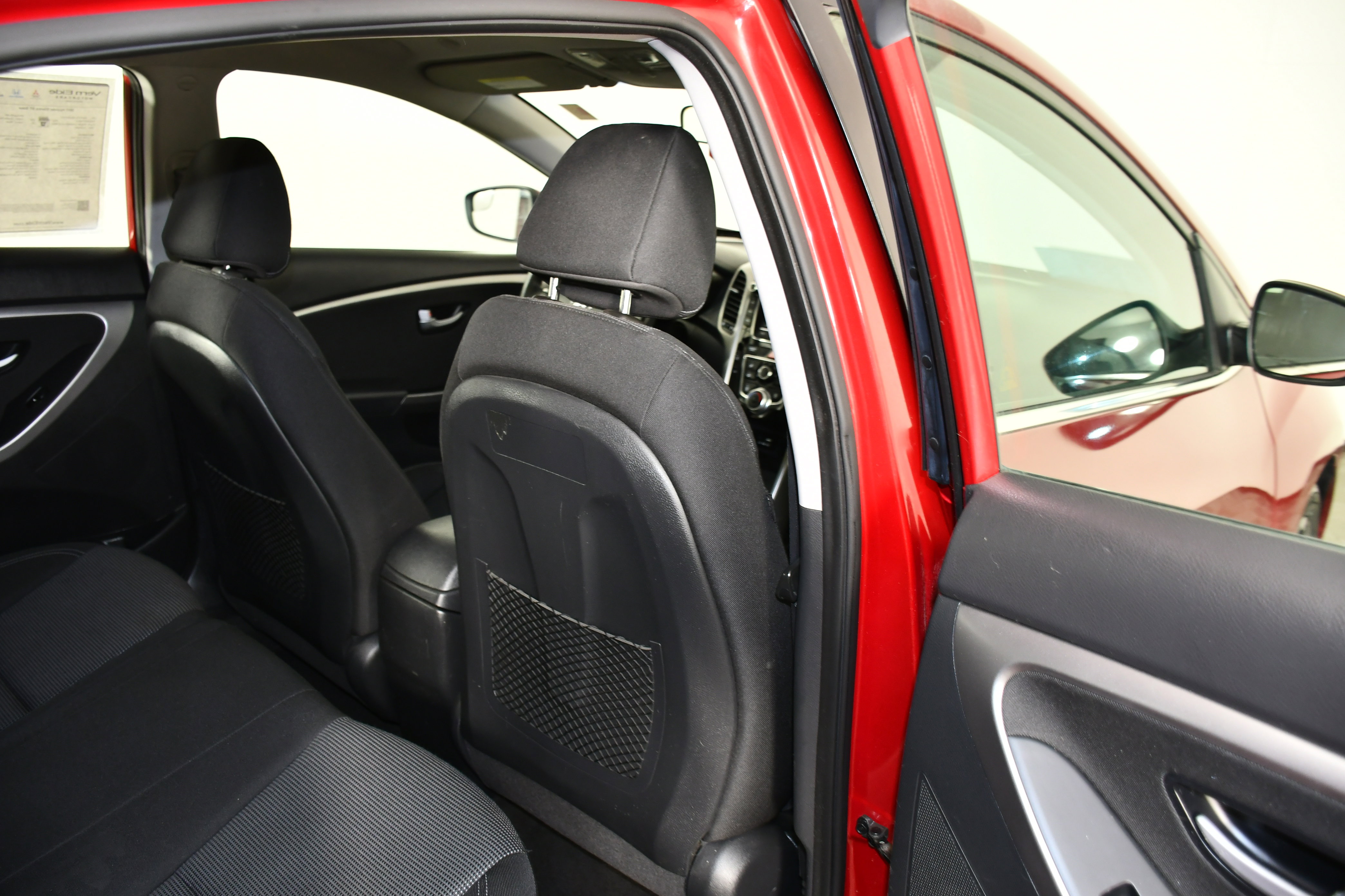 Used 2017 Hyundai Elantra GT image 39