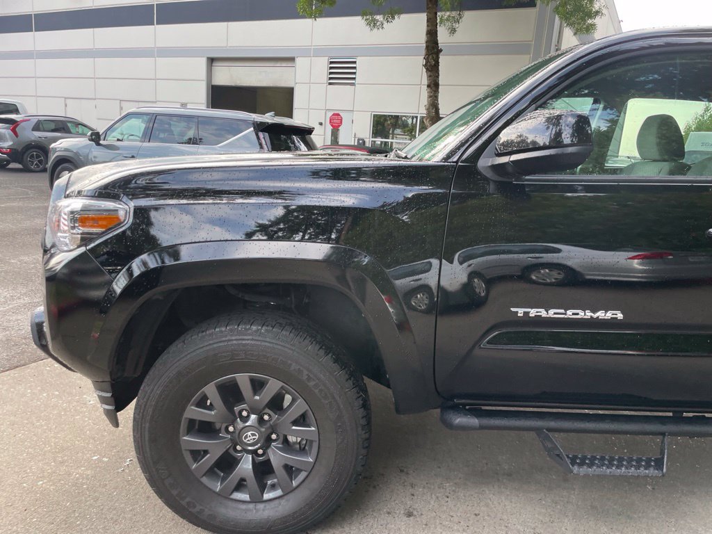 Used 2023 Toyota Tacoma SR5 AWD/4WD image 8