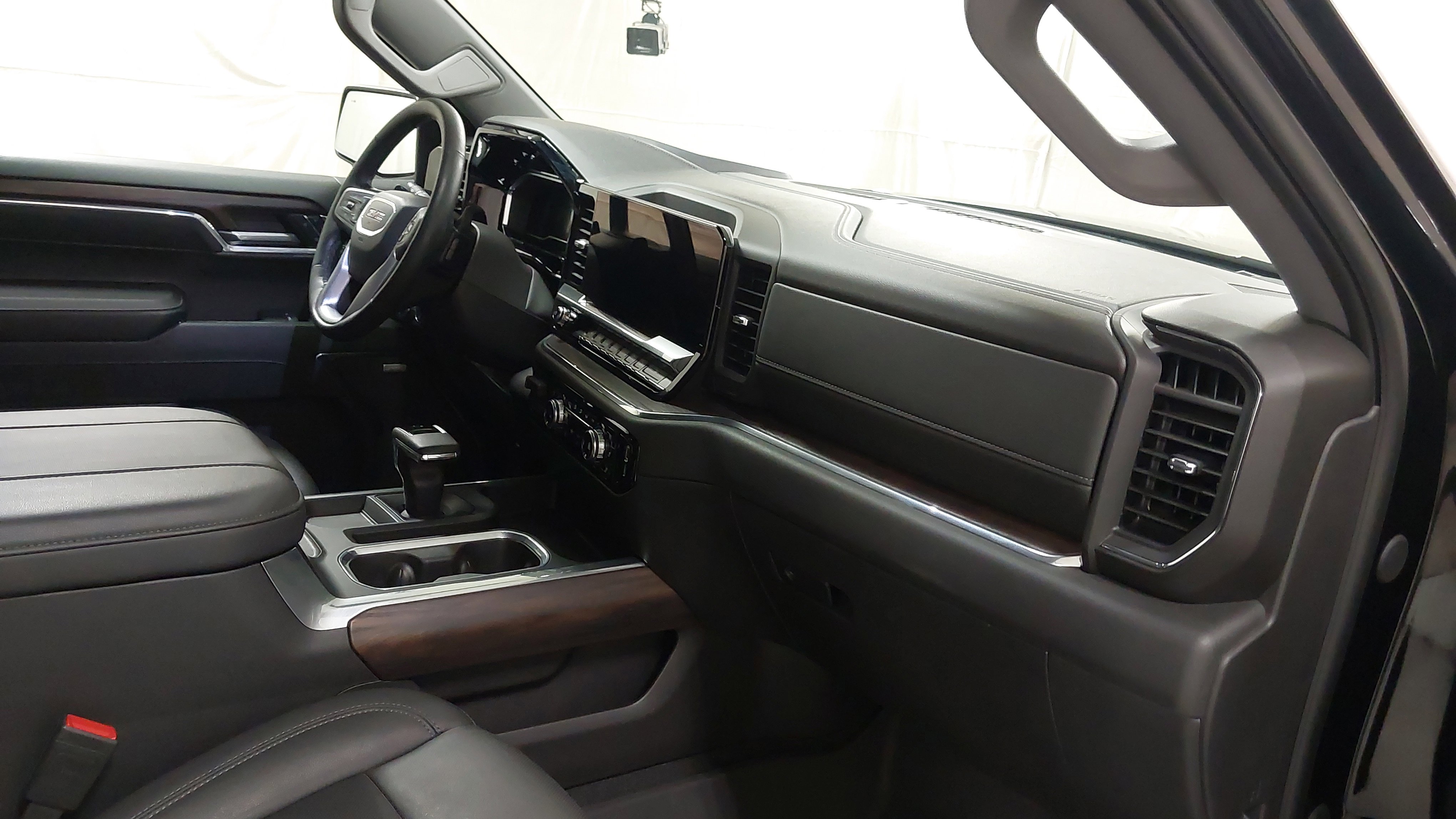 Used 2024 GMC Sierra 1500 SLT w/ SLT Premium Plus Package image 28