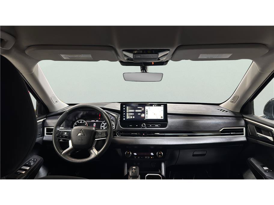 Used 2025 Mitsubishi Outlander ES FWD image 27