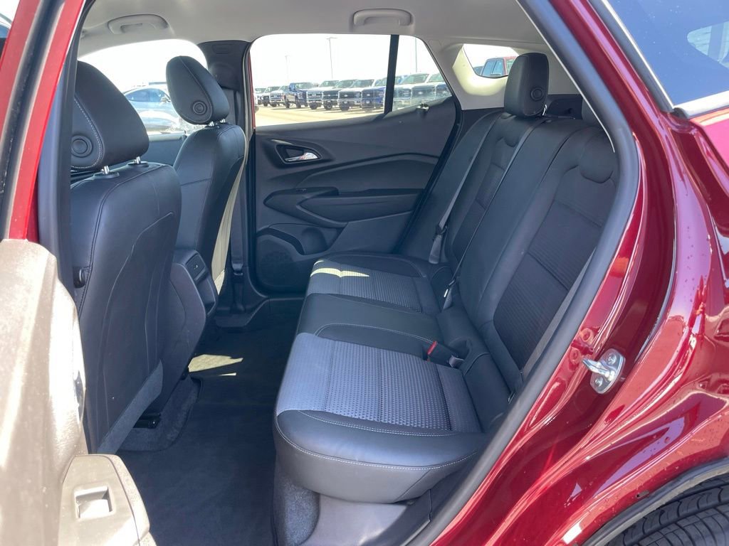 Used 2025 Chevrolet Trax LT FWD image 8