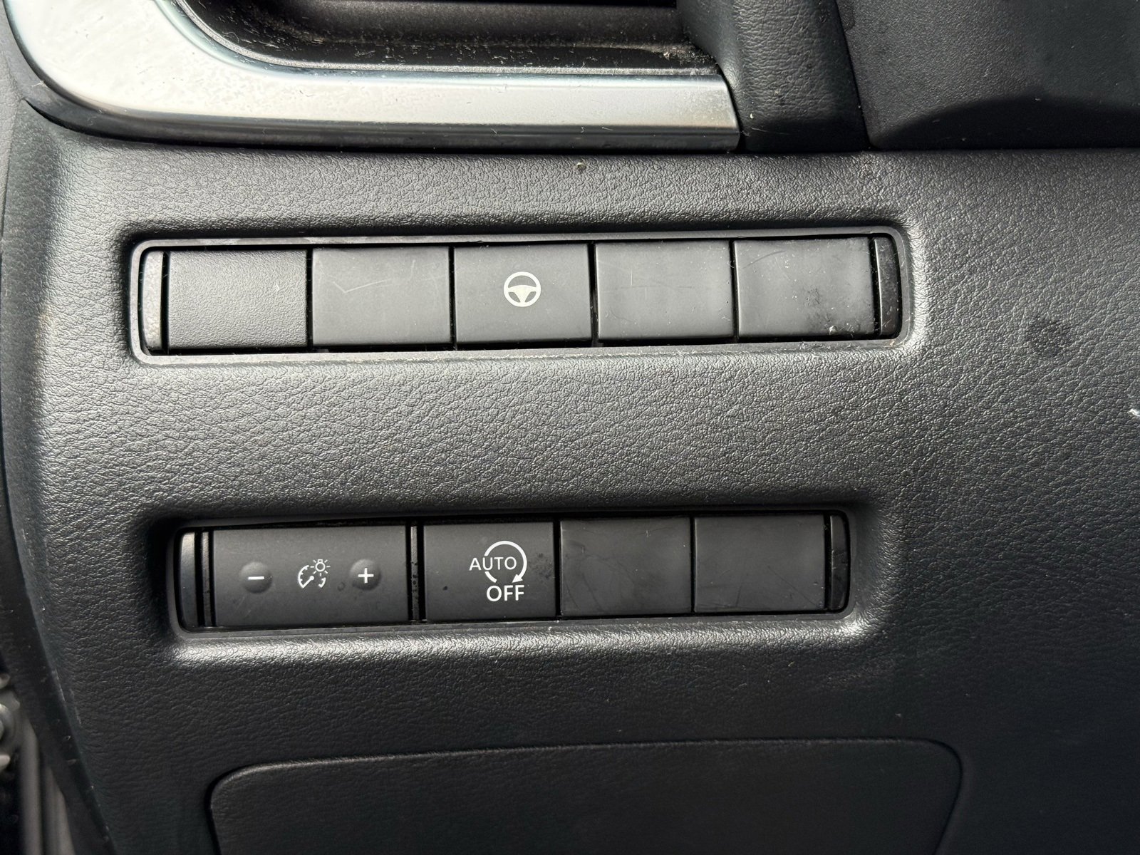 Used 2023 Nissan Rogue SV image 26