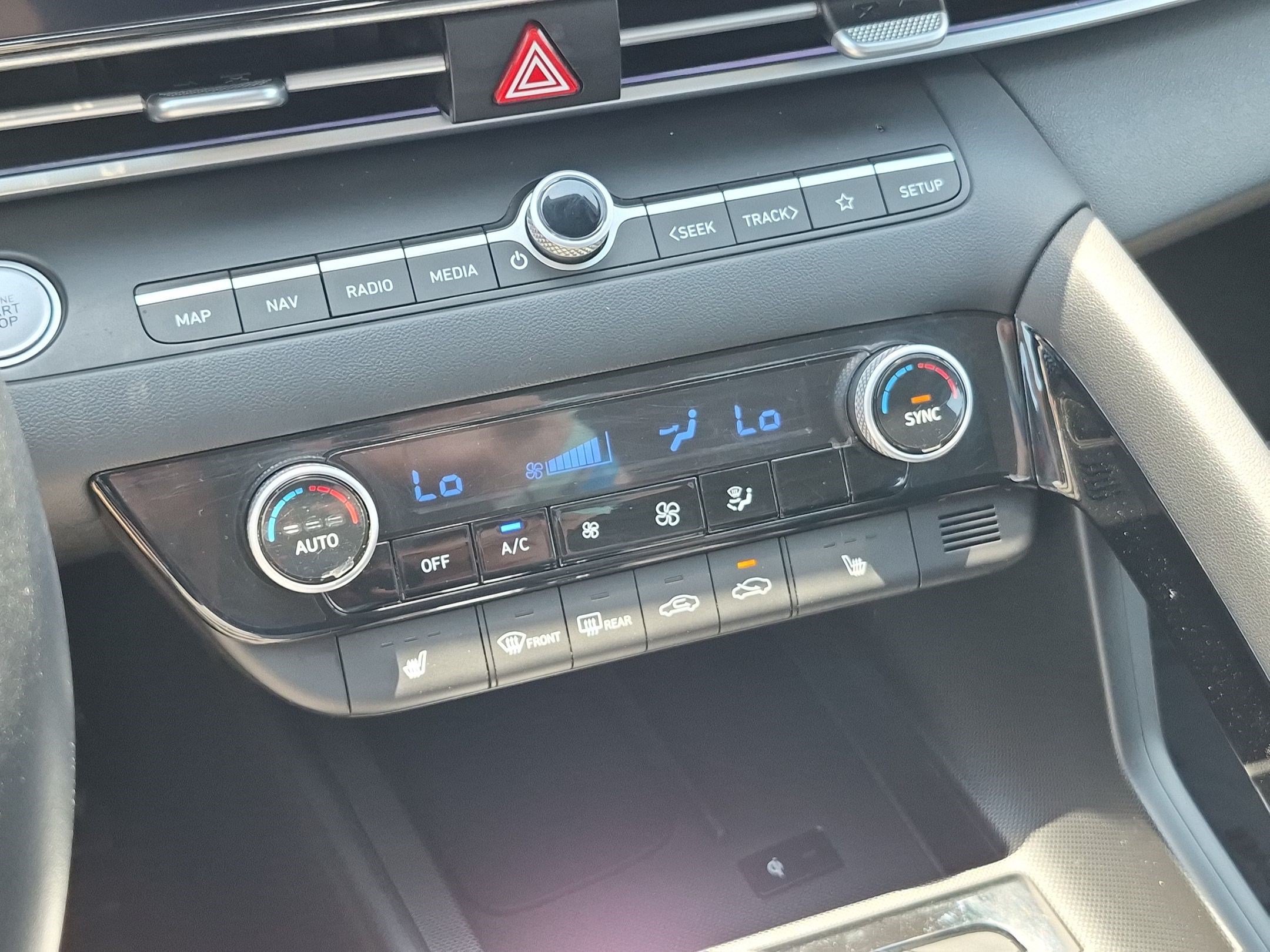 Certified 2025 Hyundai Elantra SEL FWD image 25