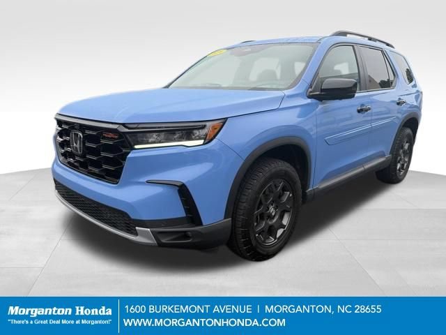 Used 2025 Honda Pilot TrailSport image 3