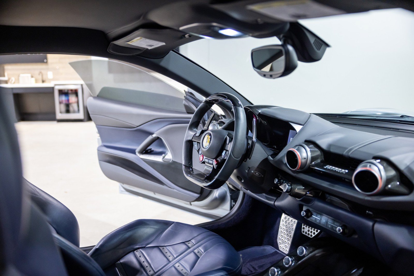 Used 2019 Ferrari 812 Superfast RWD image 32
