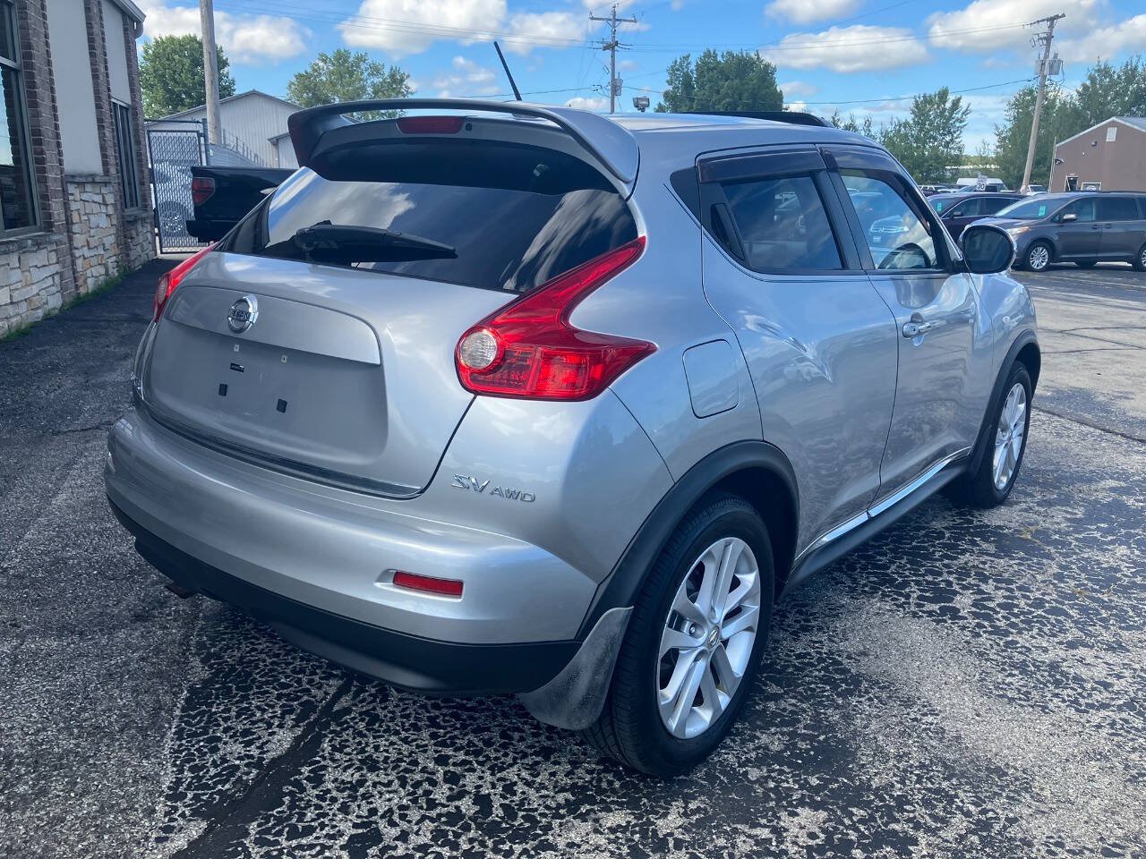 Used 2011 Nissan Juke SV AWD/4WD image 3