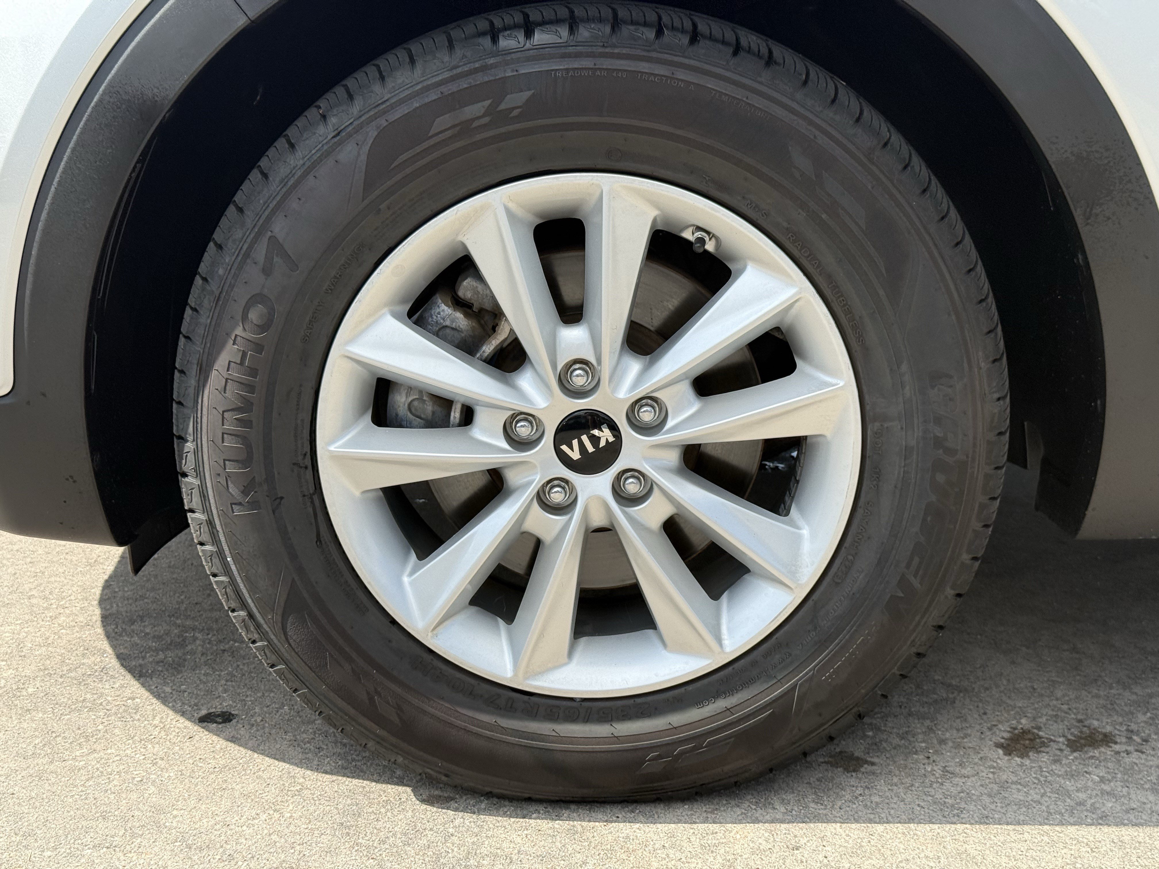 Used 2020 Kia Sorento FWD V6 image 12