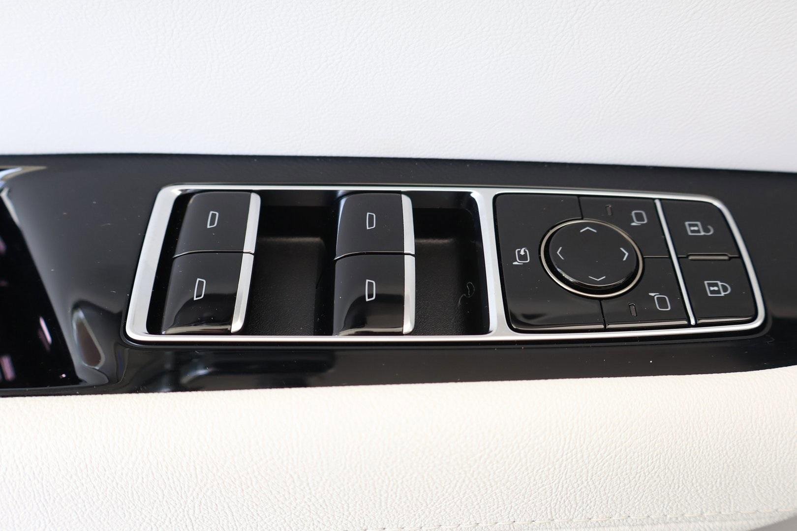 New 2026 Cadillac Vistiq Luxury image 11