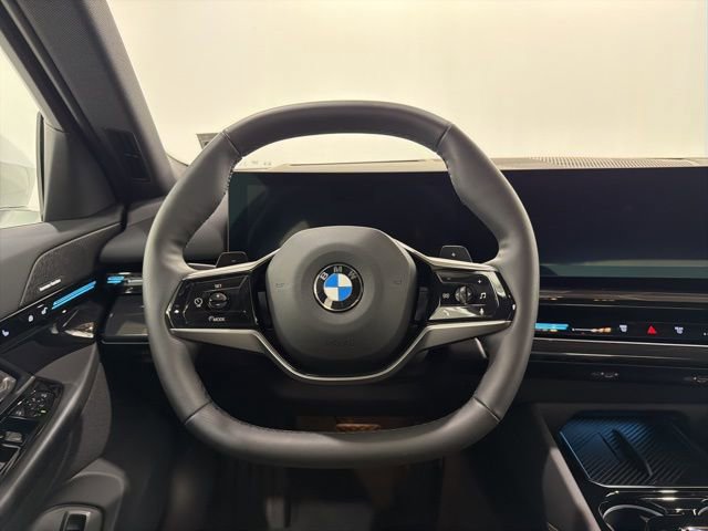 Used 2026 BMW 530i xDrive w/ Premium Package AWD/4WD image 30