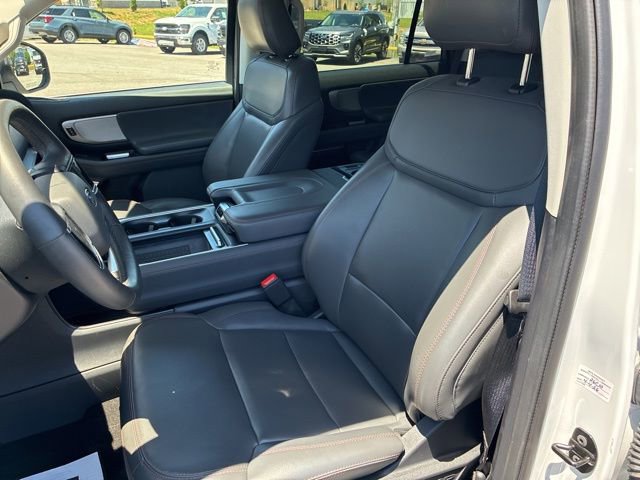 Used 2025 Ford Expedition Active AWD/4WD image 27