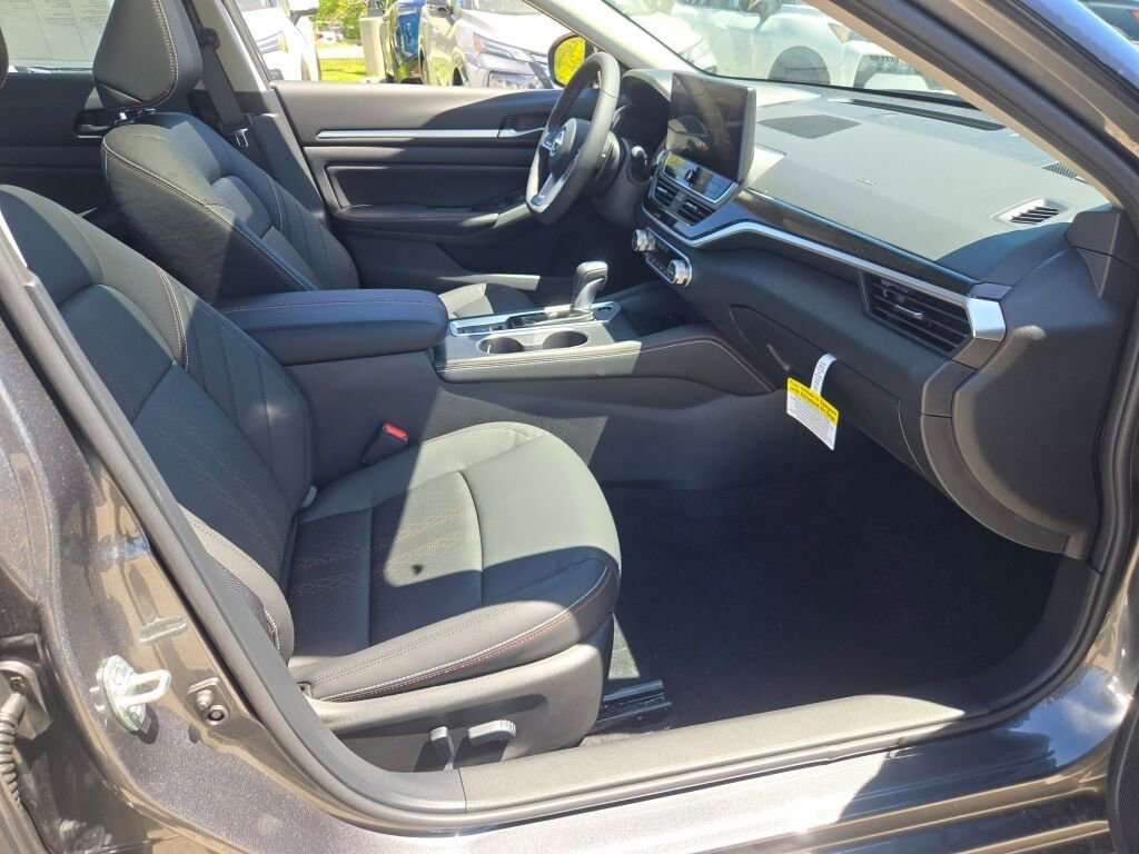 New 2026 Nissan Altima 2.5 SR w/ SR Premium Package FWD image 6