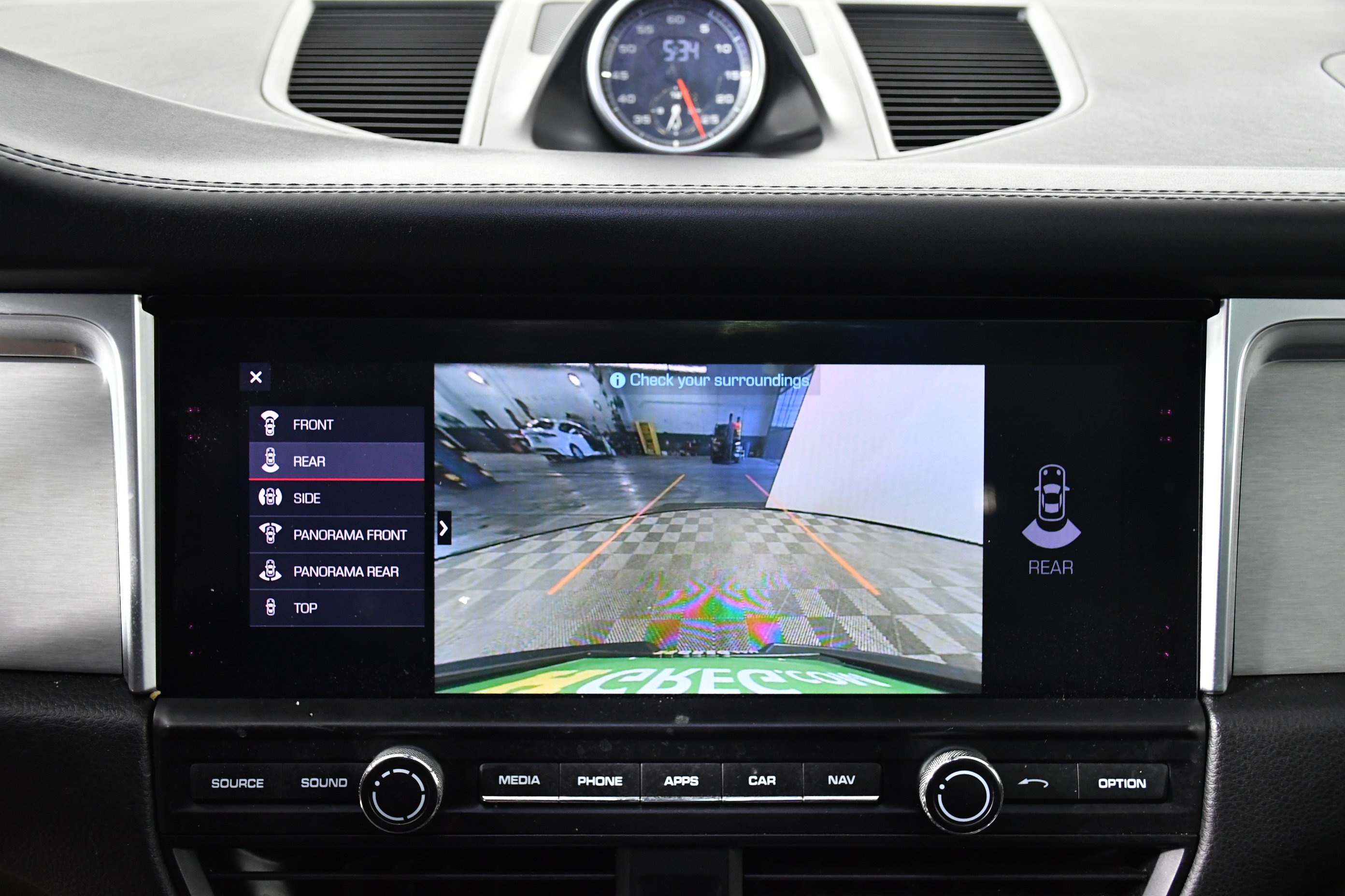 Used 2020 Porsche Macan Turbo image 17