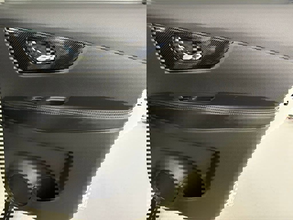 Used 2017 Nissan Rogue SL w/ SL Premium Package image 39