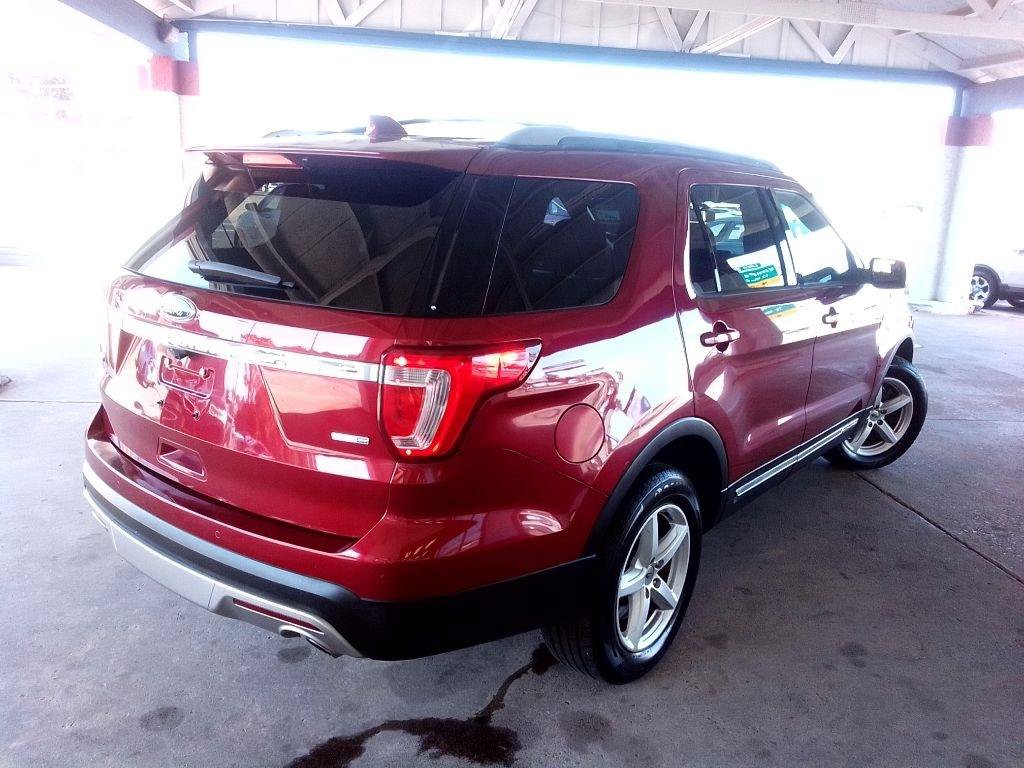 Used 2016 Ford Explorer XLT w/ Equipment Group 202A AWD/4WD image 5