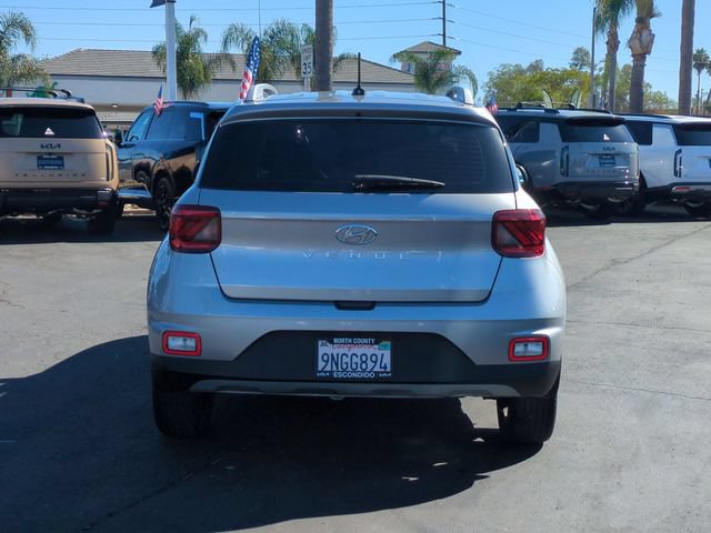 Used 2024 Hyundai Venue SEL FWD image 4