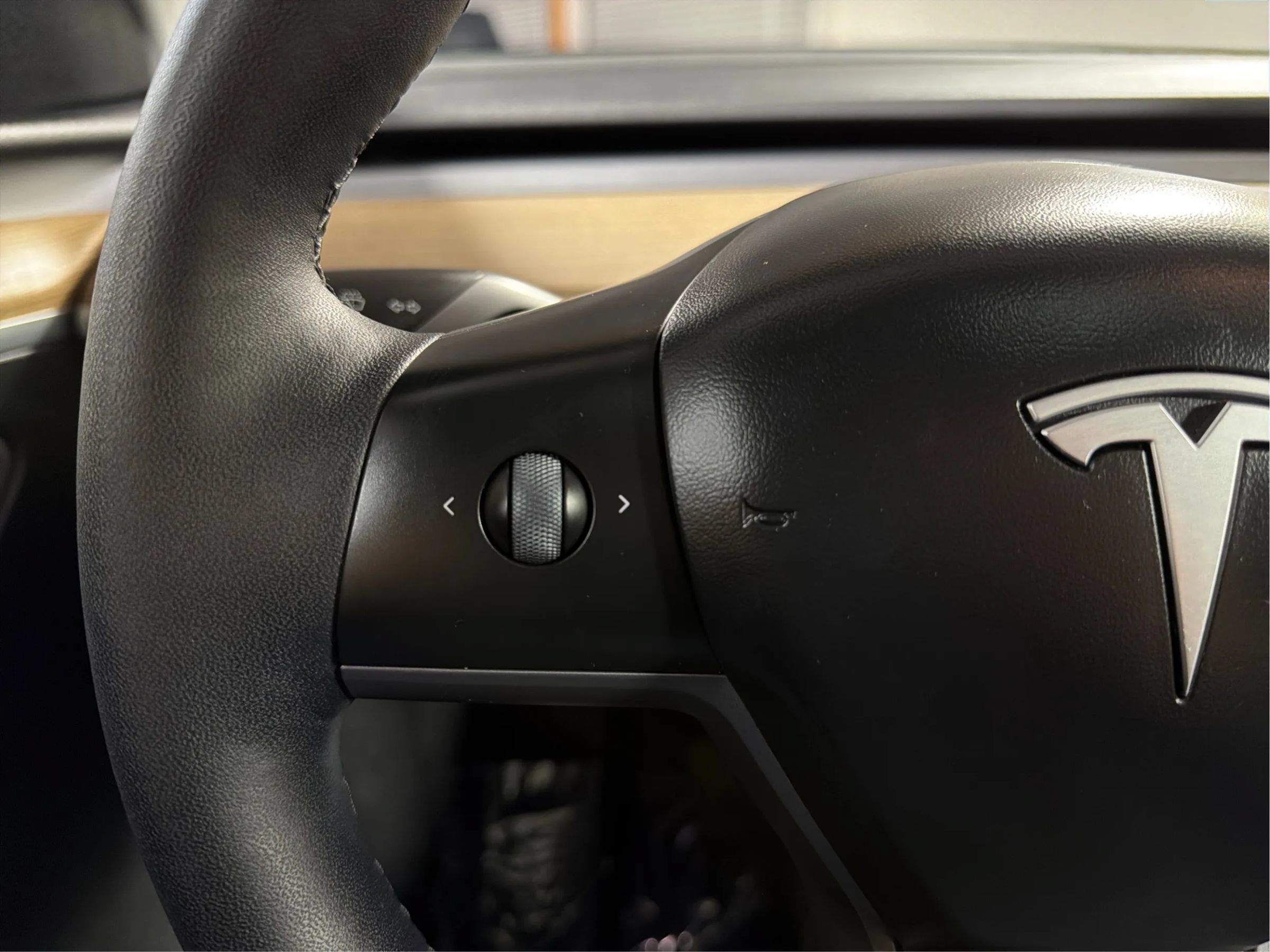 Used 2024 Tesla Model Y Long Range AWD/4WD image 27