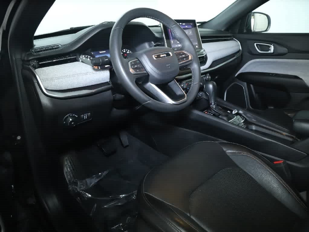 Used 2023 Jeep Compass Latitude AWD/4WD image 17