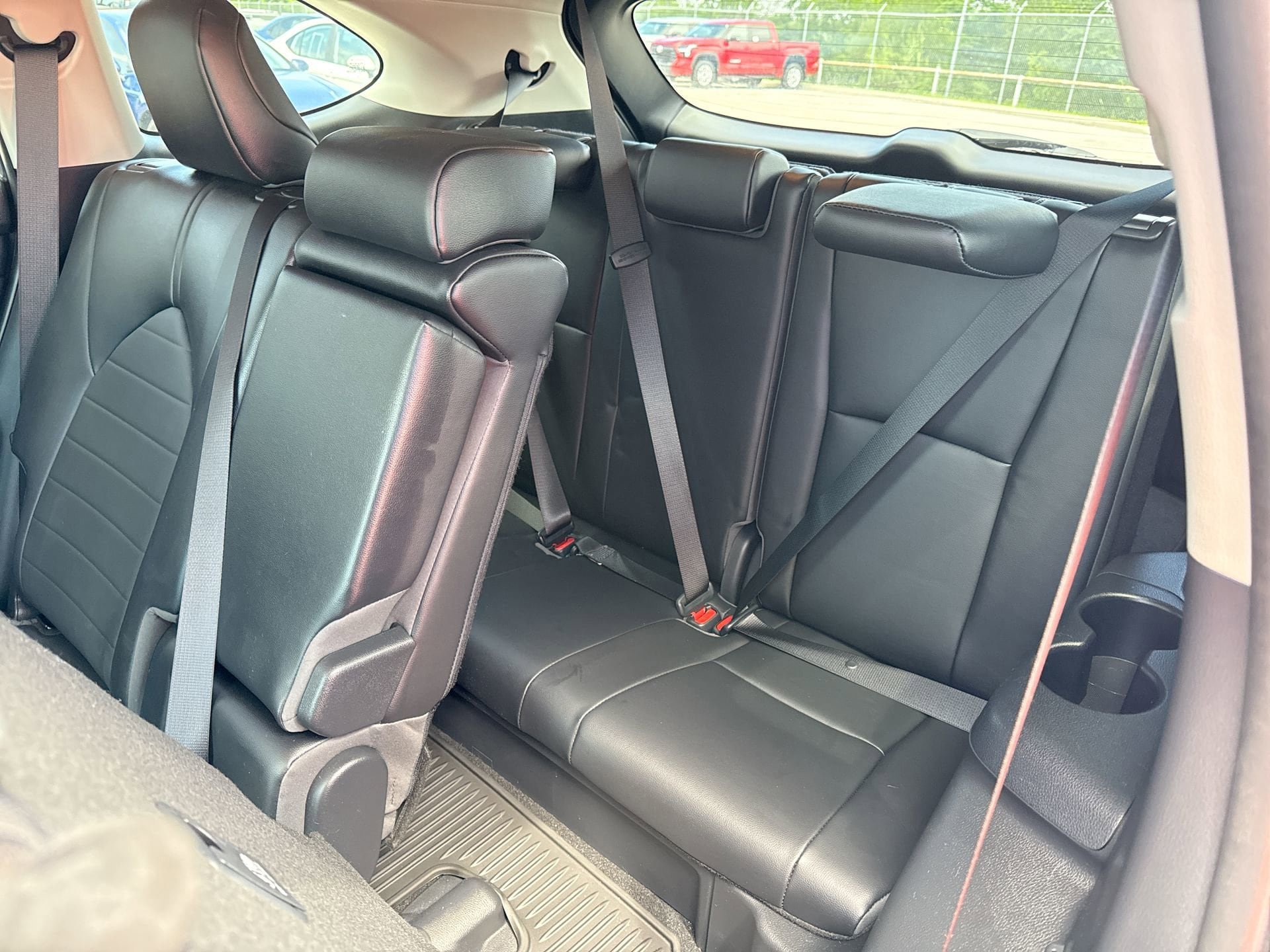 Used 2023 Toyota Highlander XLE FWD image 25