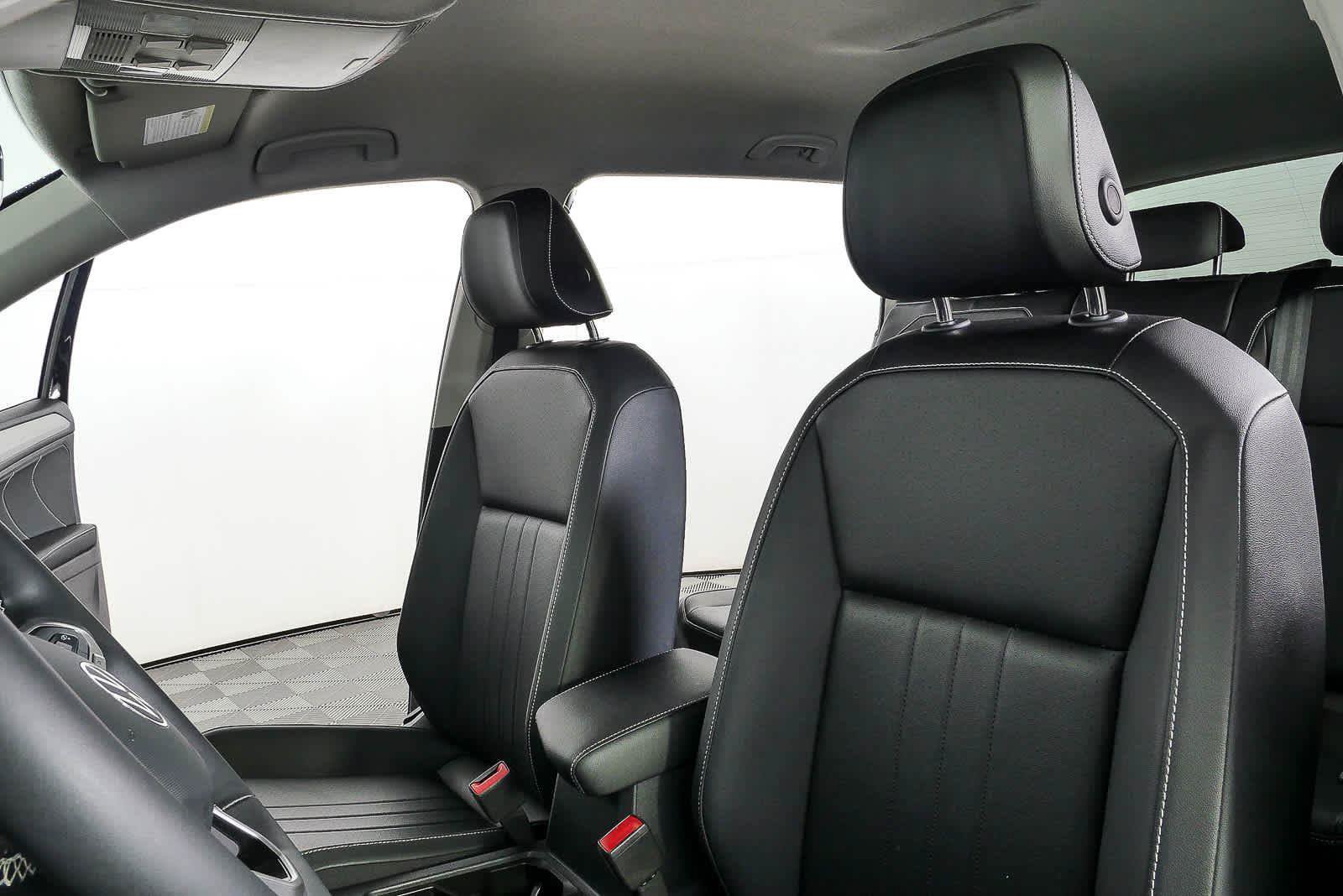 Certified 2024 Volkswagen Tiguan SE FWD image 5