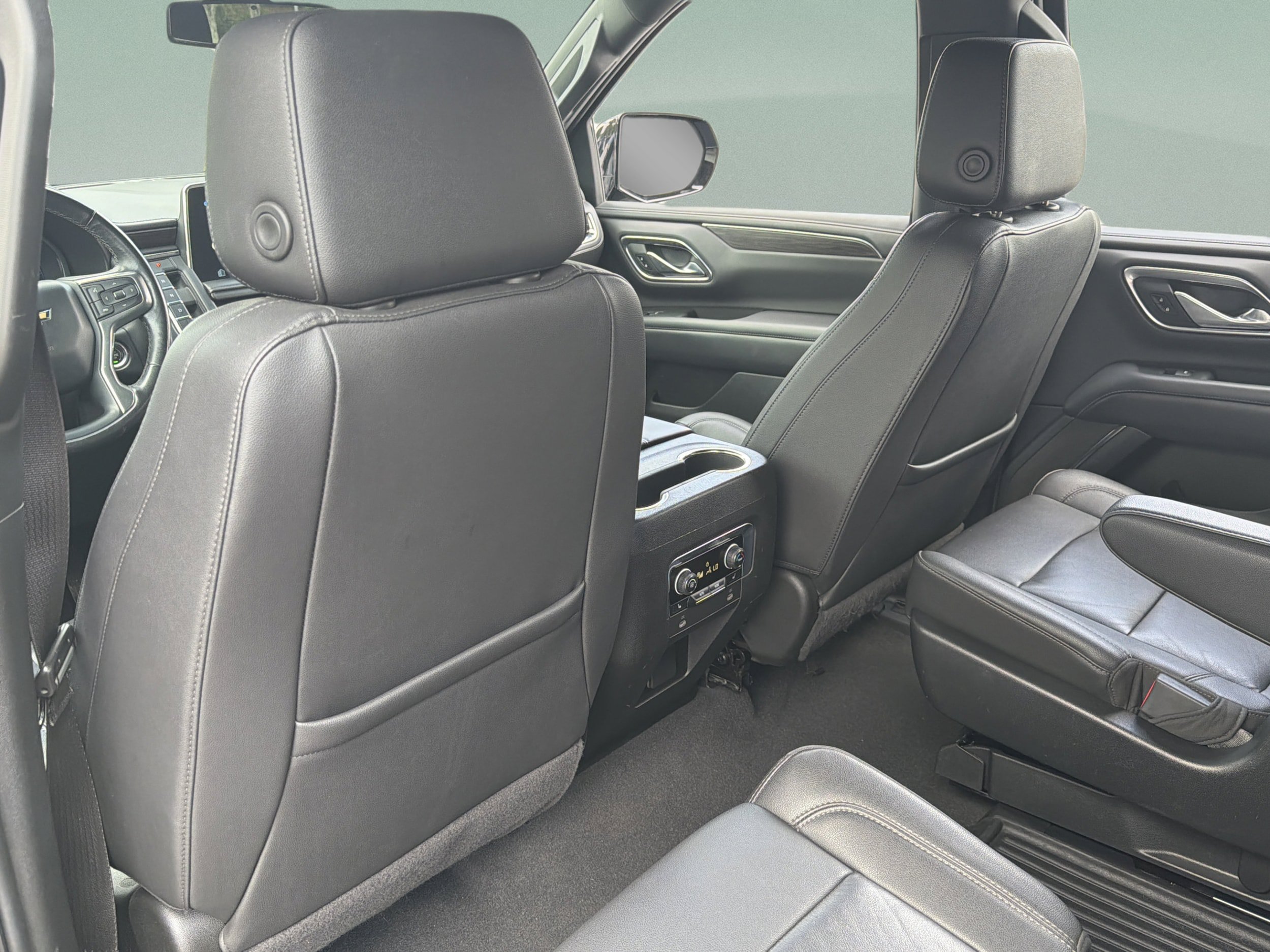 Used 2022 Chevrolet Suburban LT w/ Luxury Package AWD/4WD image 23