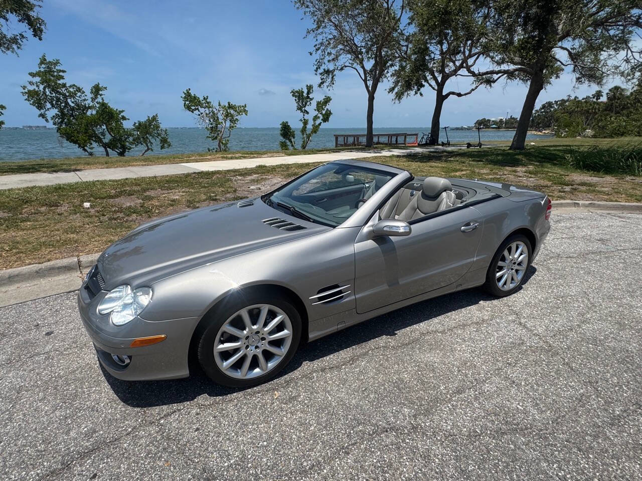 Used 2007 Mercedes-Benz SL 550 image 3