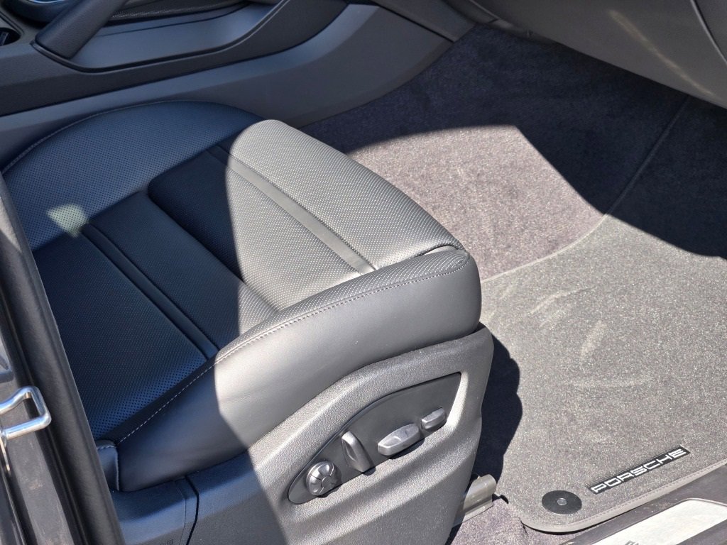 New 2026 Porsche Cayenne Coupe image 40