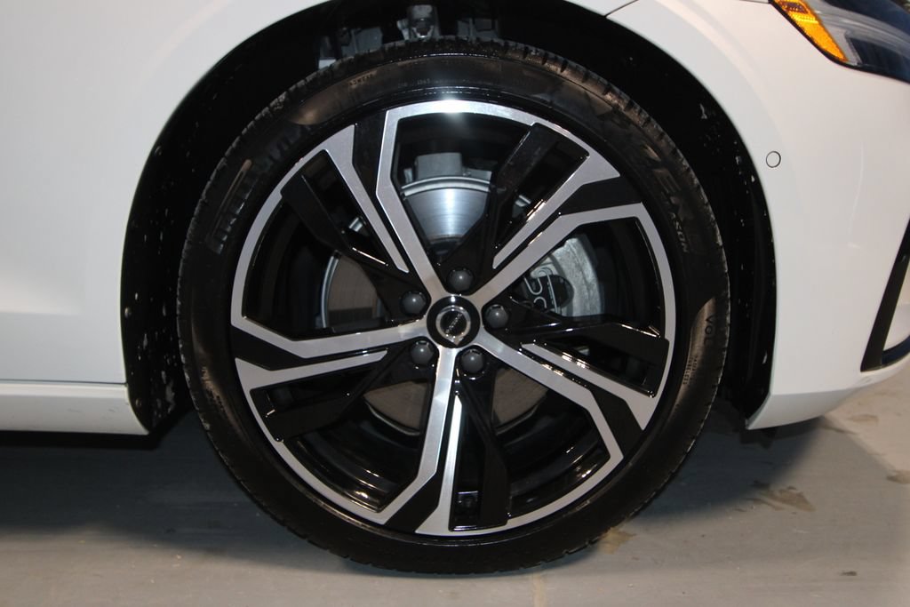 Used 2024 Volvo S60 B5 Plus AWD/4WD image 31