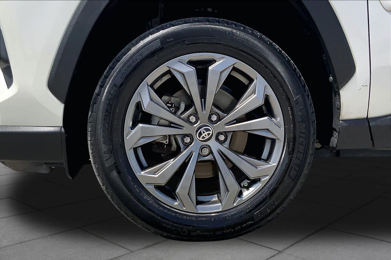 Used 2022 Toyota RAV4 Limited AWD/4WD image 11
