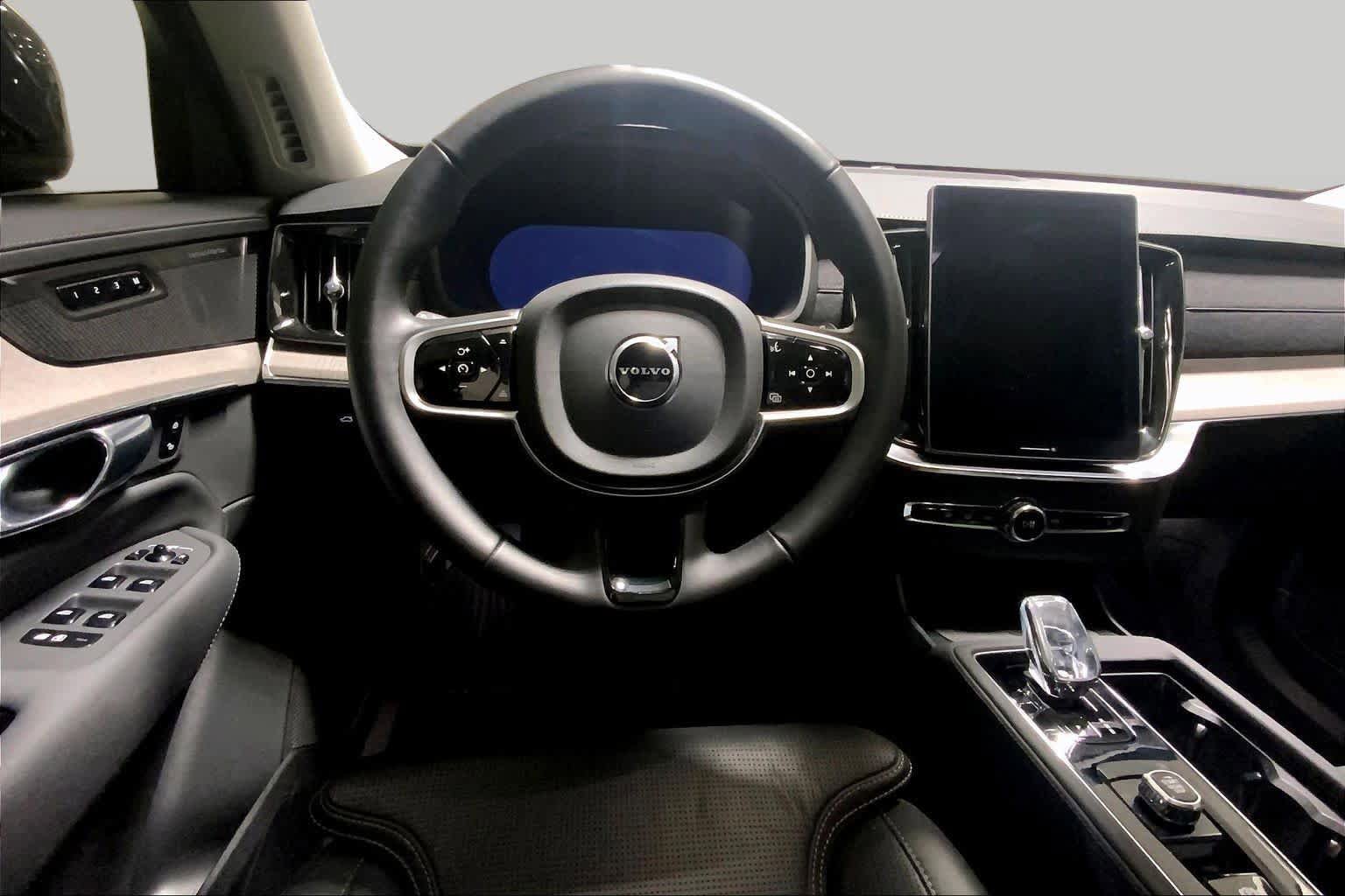 Used 2025 Volvo XC90 B6 Ultra w/ Protection Package Premier AWD/4WD image 5