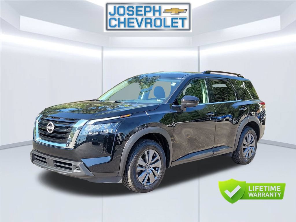 Used 2025 Nissan Pathfinder SV FWD image 2