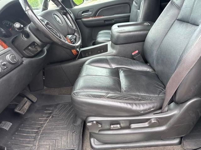 Used 2009 Chevrolet Suburban LT AWD/4WD image 15