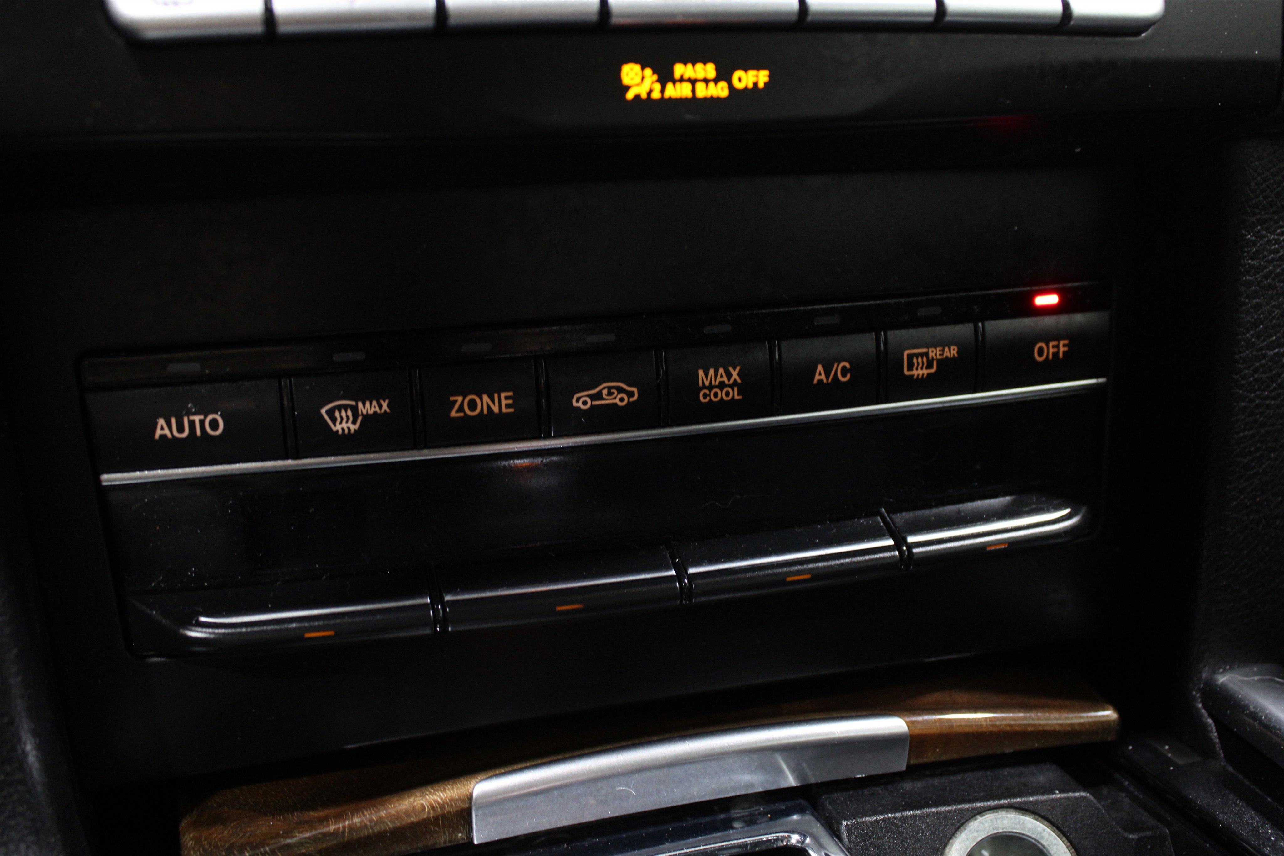 Used 2015 Mercedes-Benz E 350 4MATIC Sedan image 19