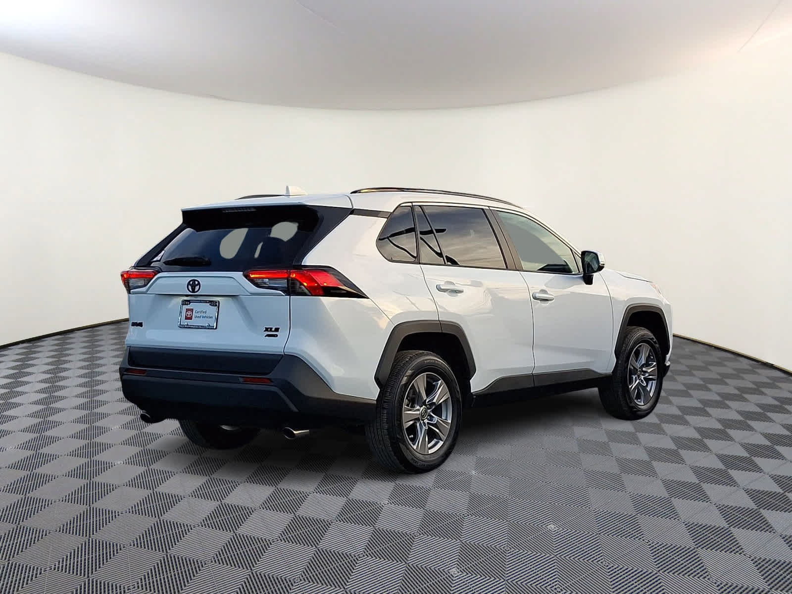 Used 2024 Toyota RAV4 XLE w/ Convenience Package AWD/4WD image 5