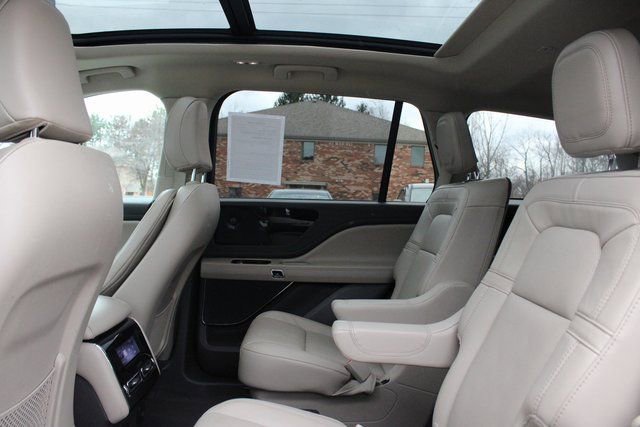 Used 2023 Lincoln Aviator Reserve w/ Elements Package Plus image 33