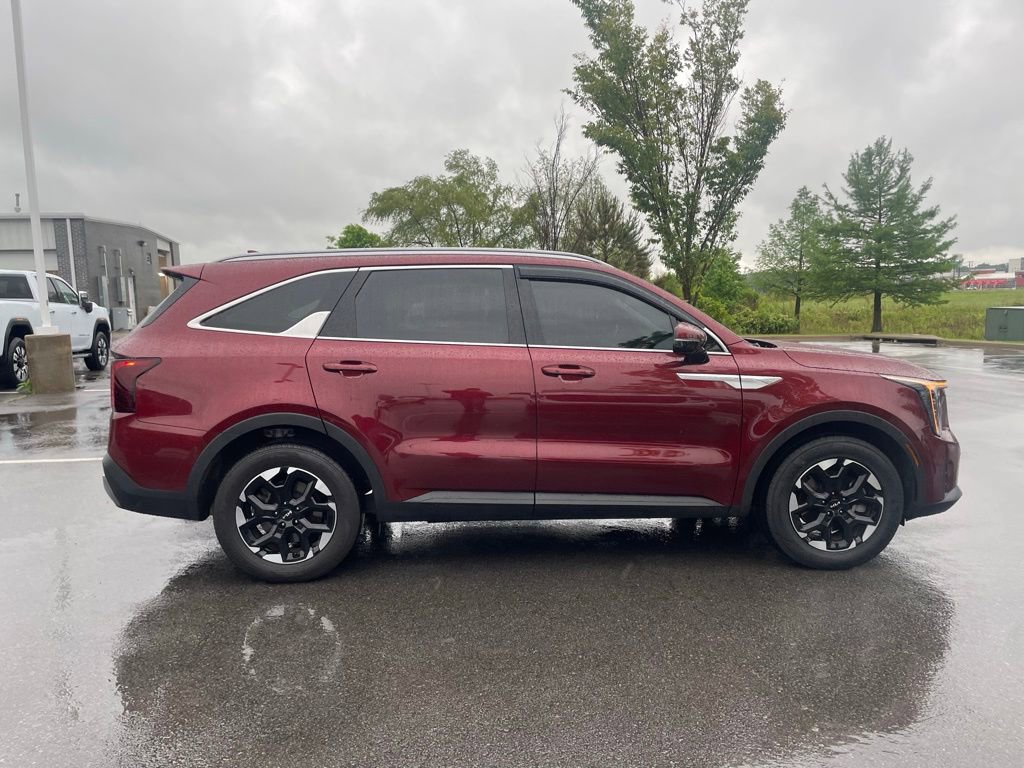 Used 2025 Kia Sorento S FWD image 8