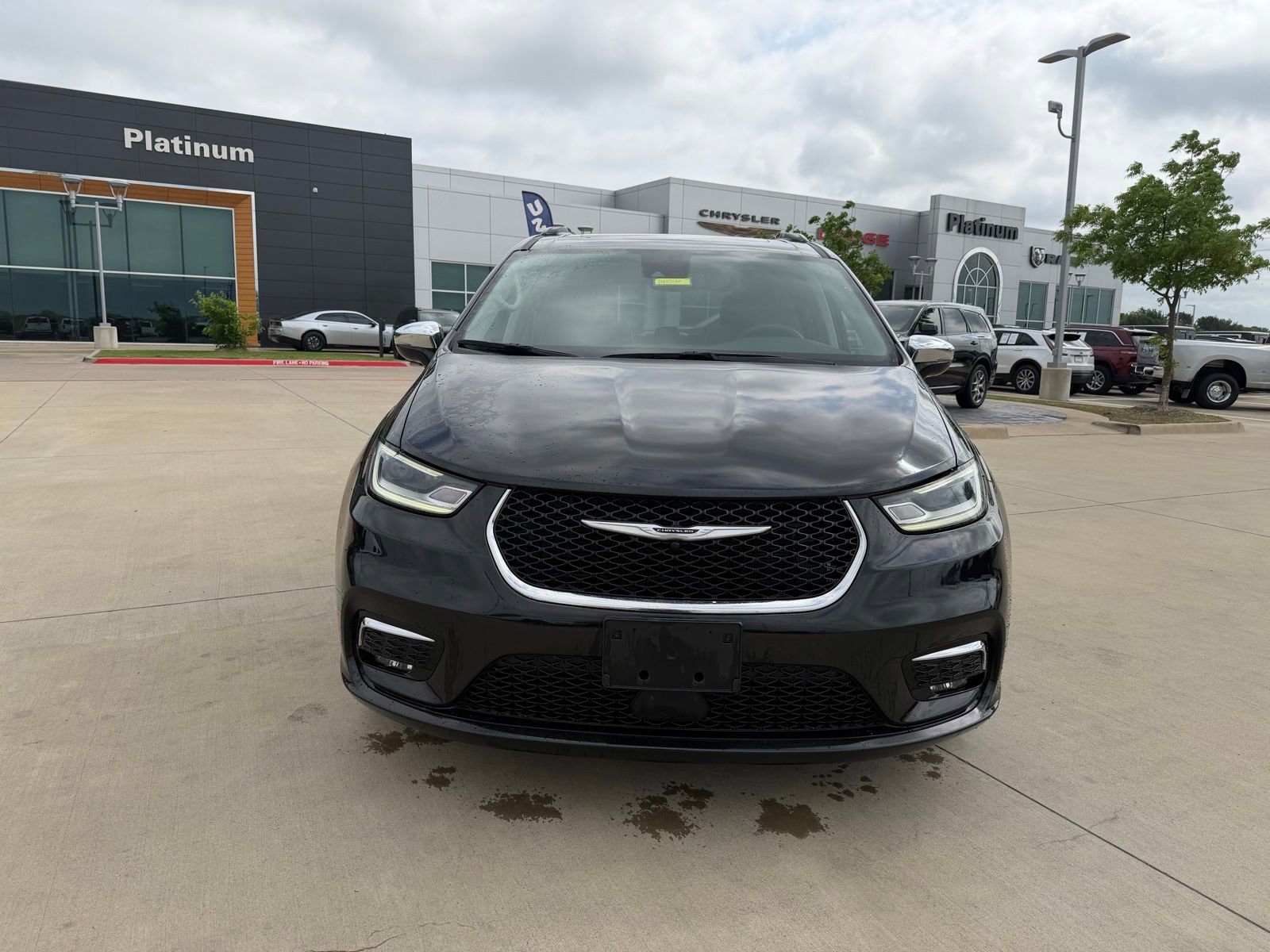 Used 2023 Chrysler Pacifica Limited image 8