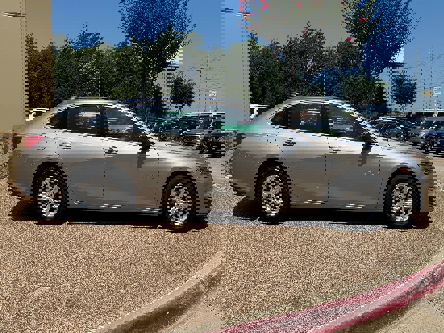 Used 2022 Chevrolet Malibu LS FWD image 7