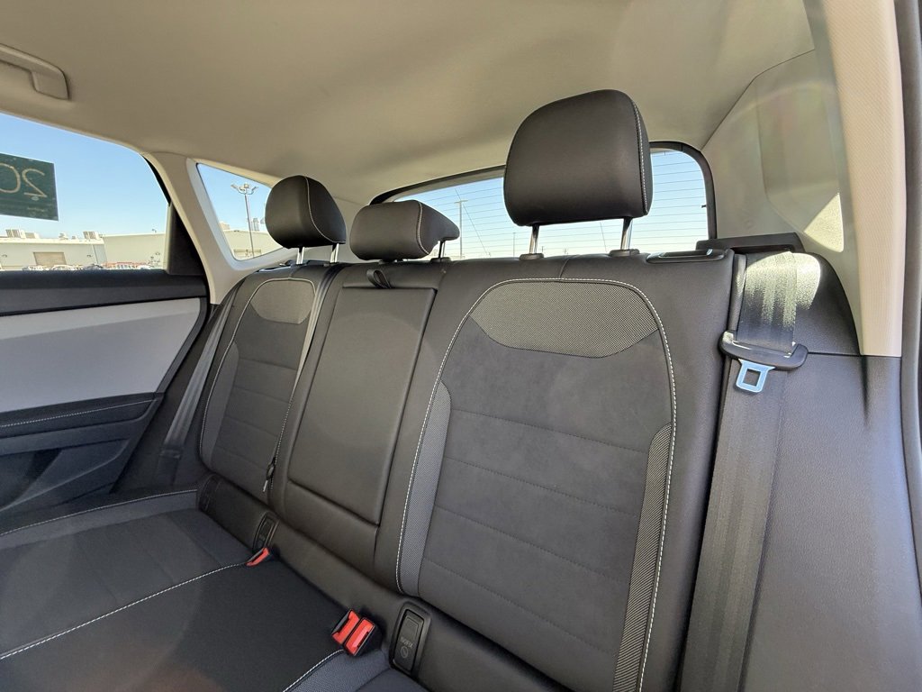 Certified 2024 Volkswagen Taos SE image 7