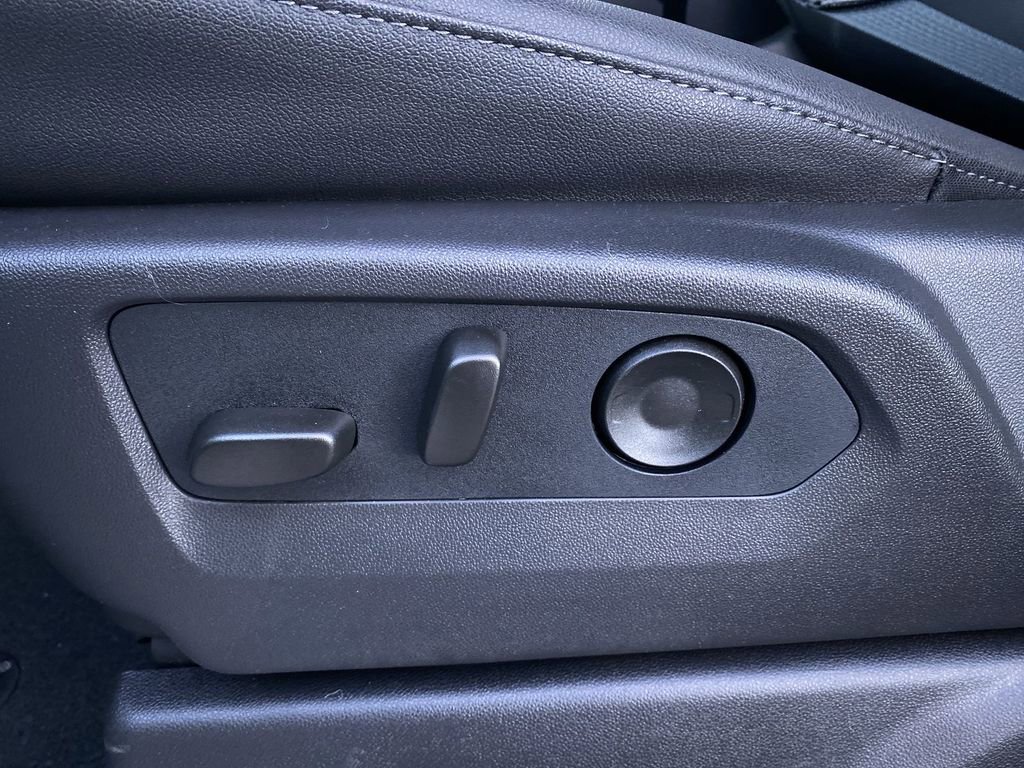 New 2026 GMC Sierra 3500 SLT w/ SLT Convenience Package image 33